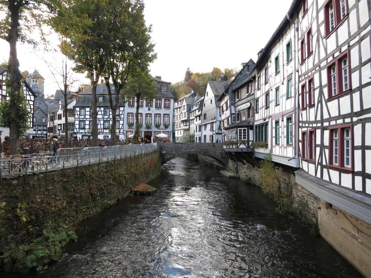 Historisches Haus Im Herzen Von Monschau Esterno foto