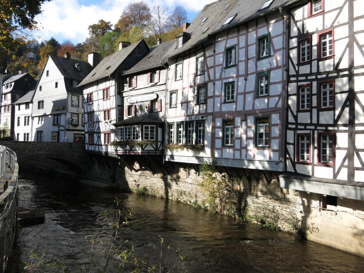 Historisches Haus Im Herzen Von Monschau Esterno foto