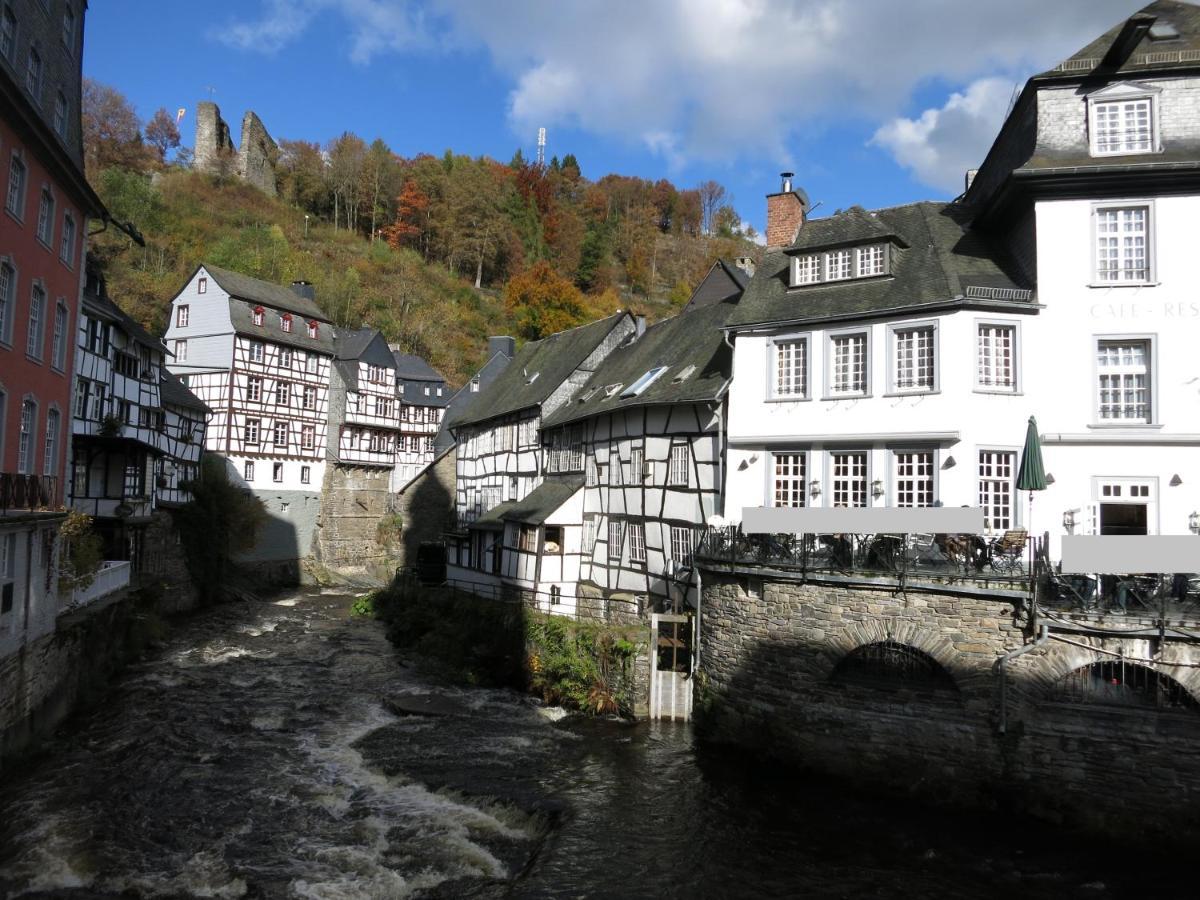 Historisches Haus Im Herzen Von Monschau Esterno foto