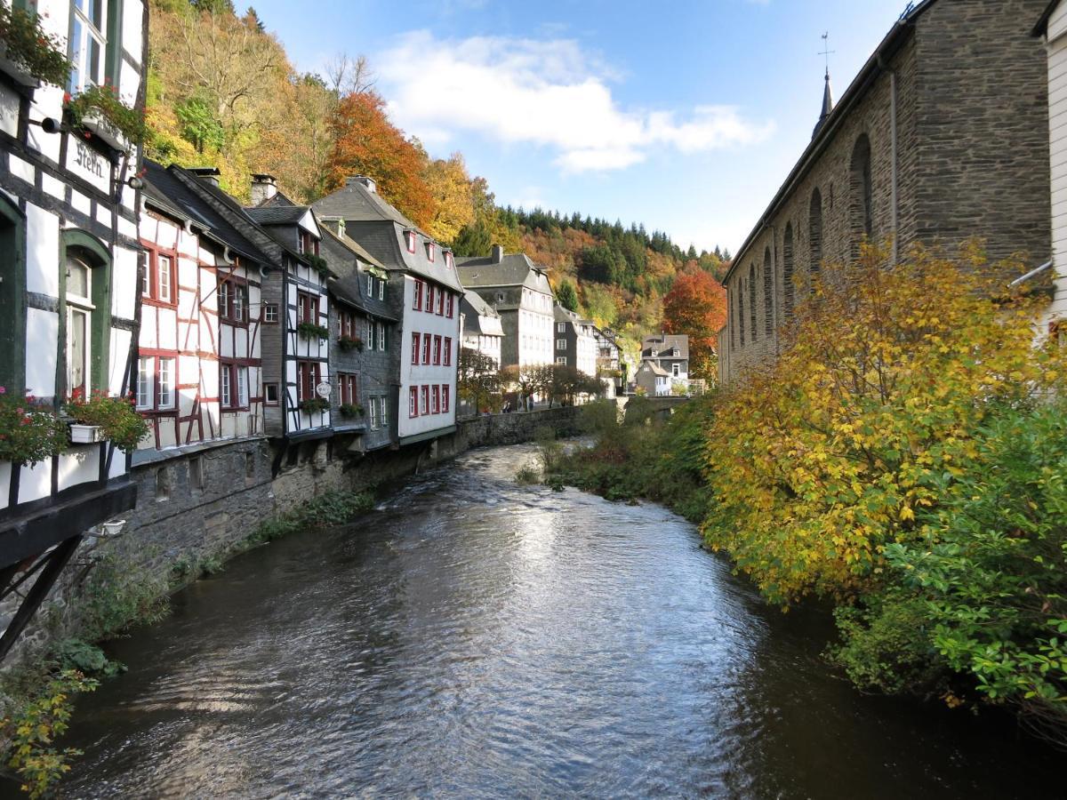 Historisches Haus Im Herzen Von Monschau Esterno foto